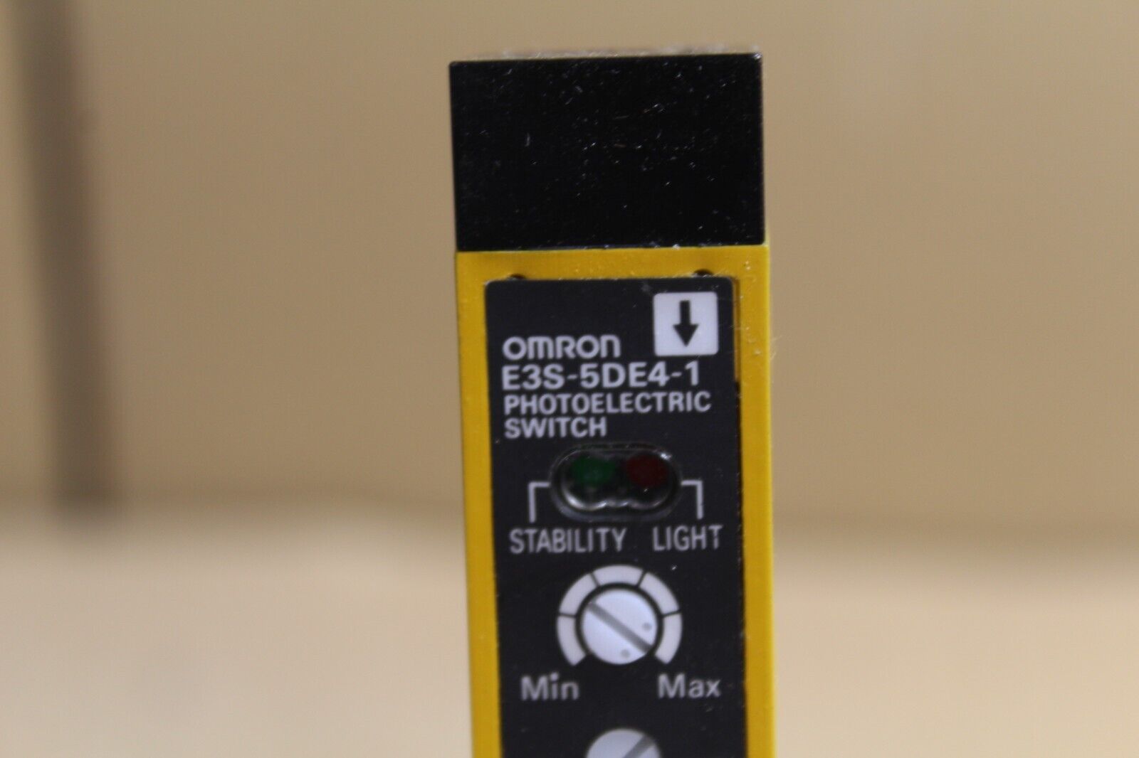 Omron E3S-5DE4-1 Photoelectric Switch