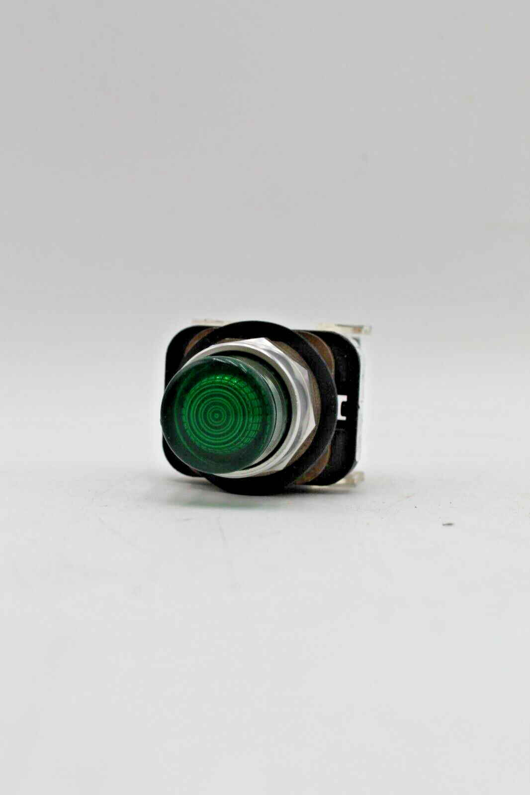 Allen-Bradley 800T-QB24G Green Momentary Contact Push Button