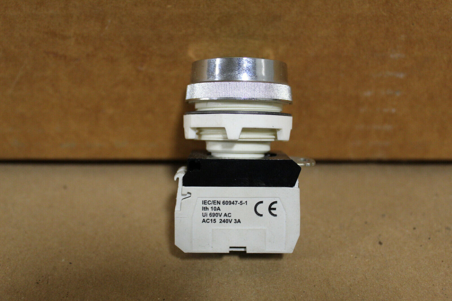 Baco L21AH20 Illuminated Green Flush Push-Button w/ 33EAGL & 33E10