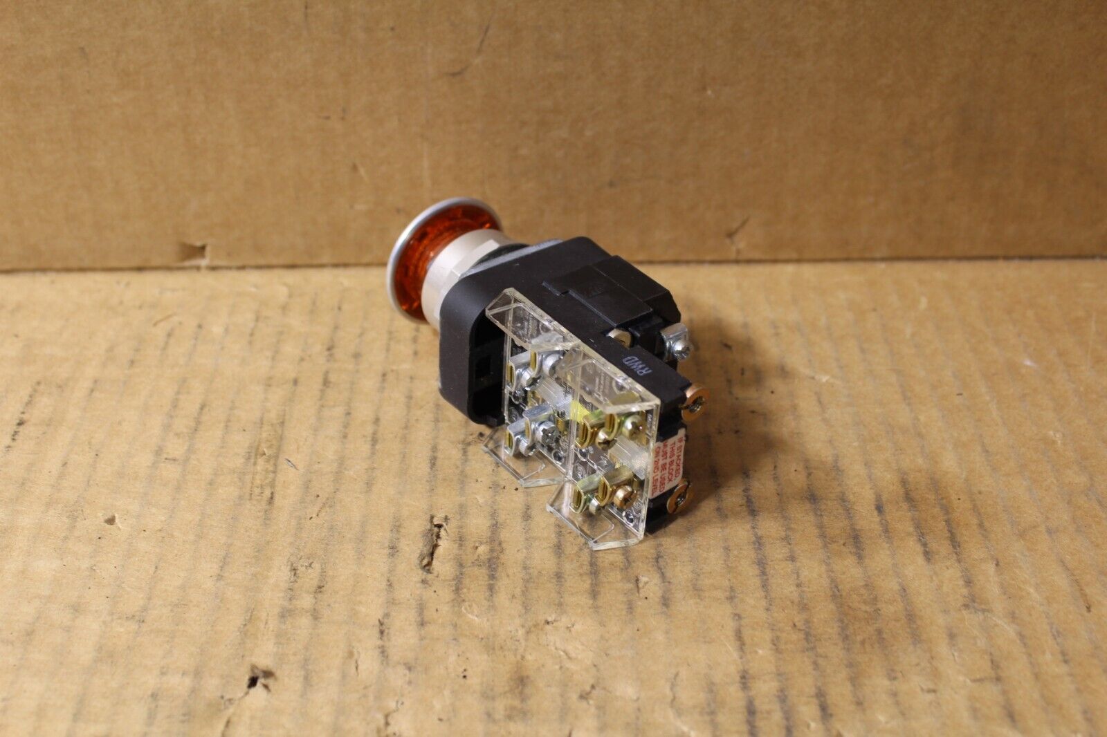 Allen-Bradley 800T-FXP16AA1 Amber Mushroom Pushbutton