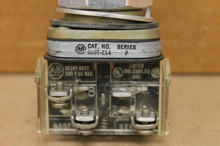 ALLEN BRADLEY 800T-E14 SER P SELECTOR SWITCH 