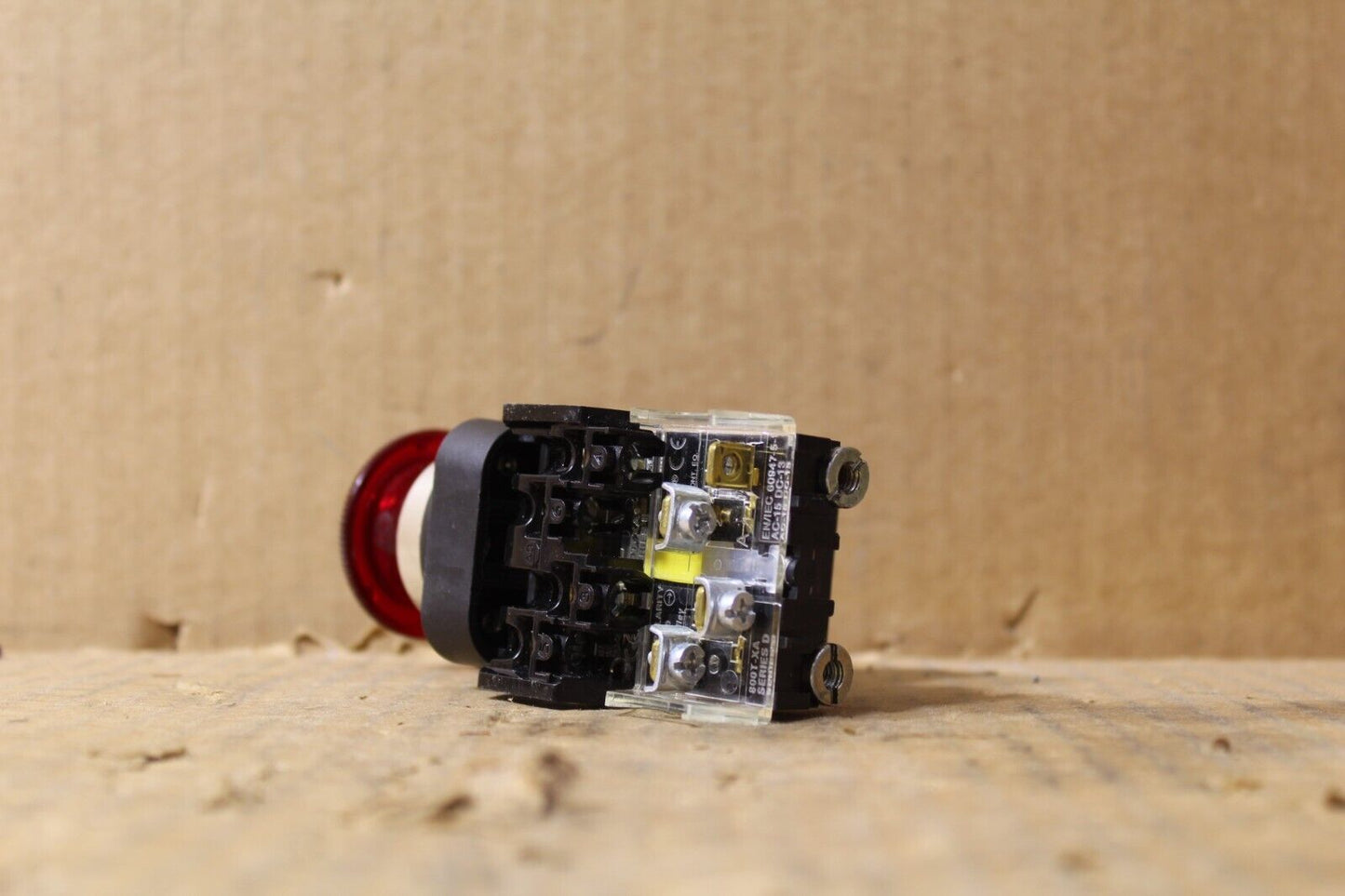 Allen-Bradley 800TC-FXTQH2RA1 Red Mushroom Push Button