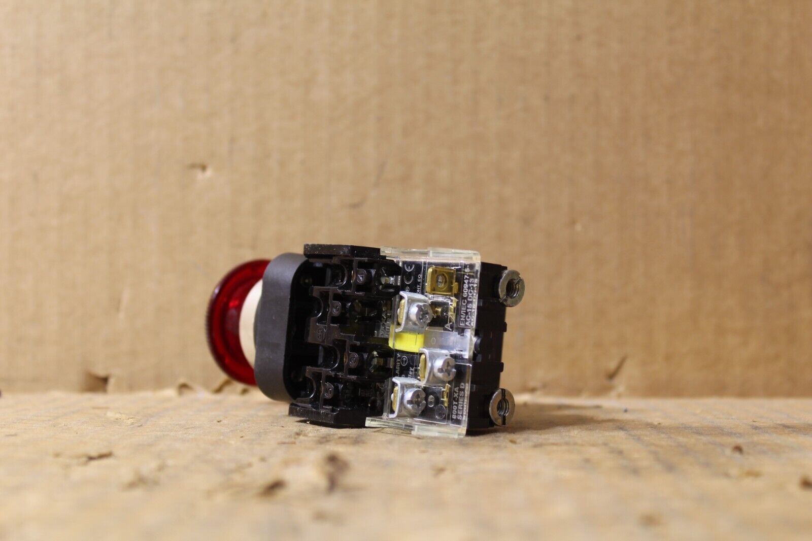 Allen-Bradley 800TC-FXTQH2RA1 Red Mushroom Push Button