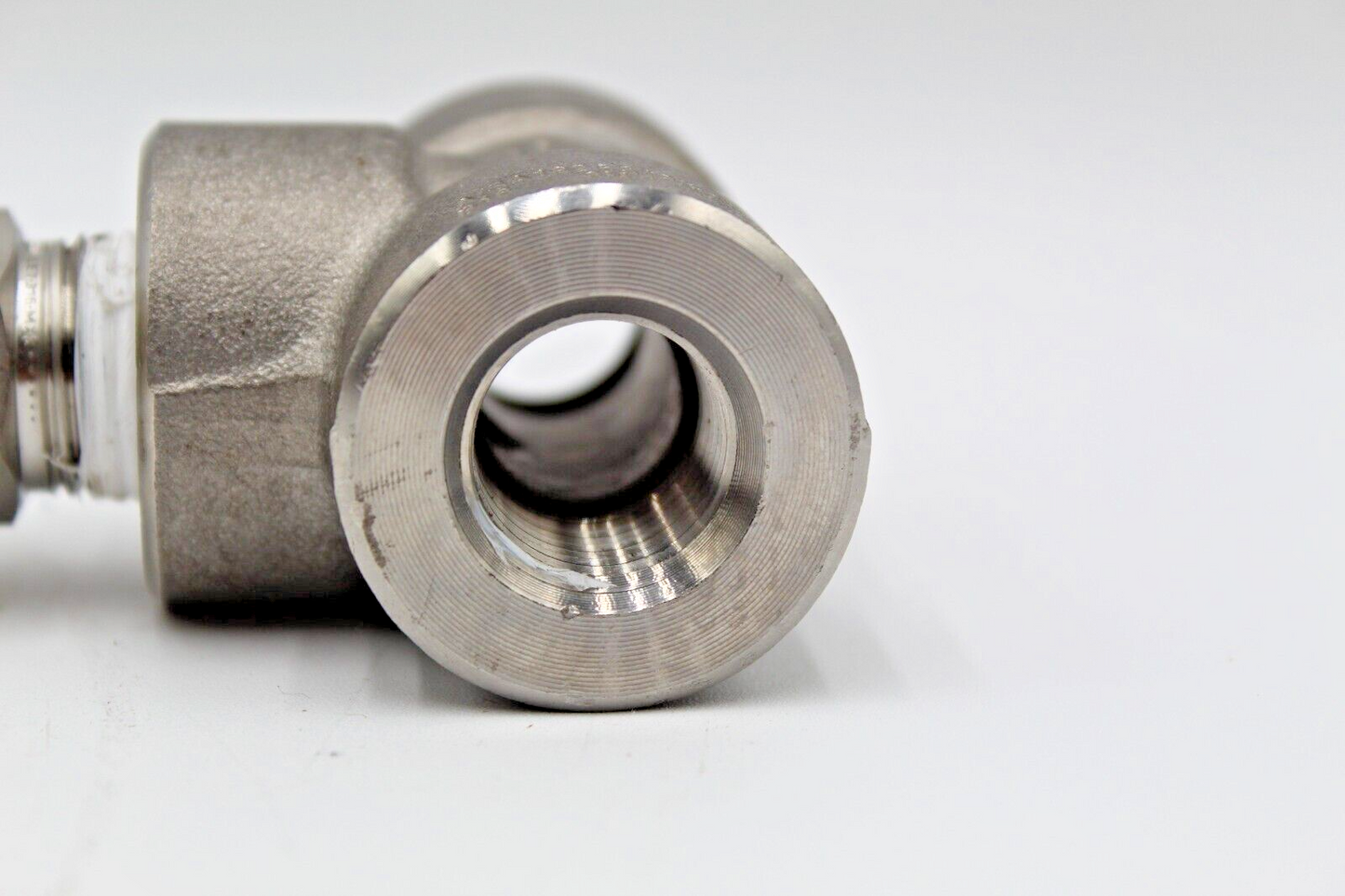 UNBRANDED A/SA182F316/F316LHT Socket Weld with Blow Valve