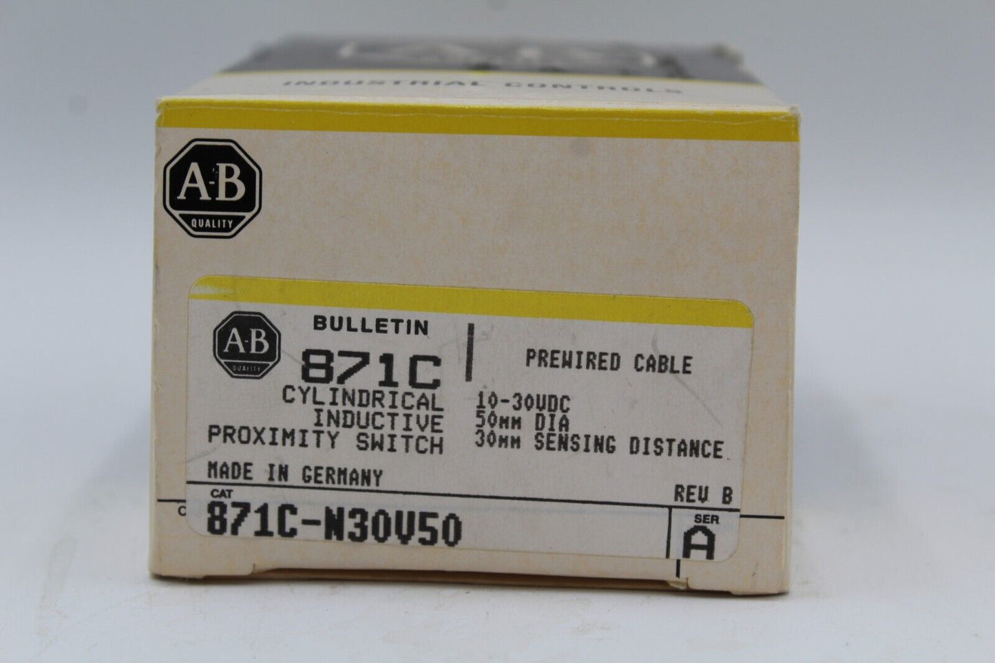 Allen-Bradley 871C-N30V50 Cylindrical Inductive Proximity Switch Prewired Cable