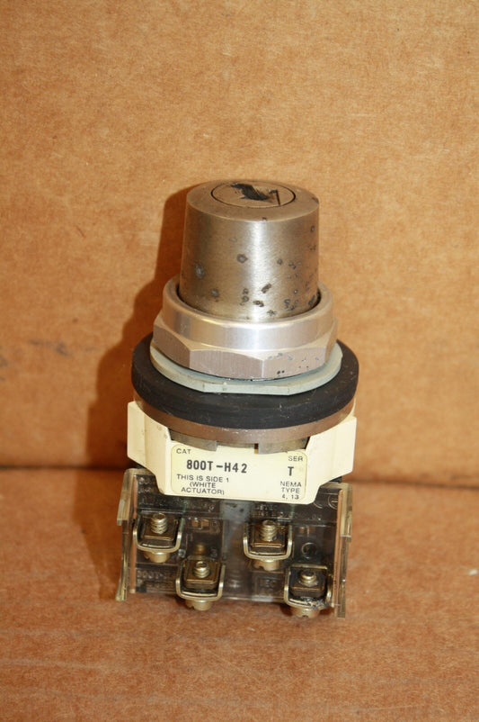 ALLEN-BRADLEY 800T-H42 SELECTOR SWITCH NO KEY