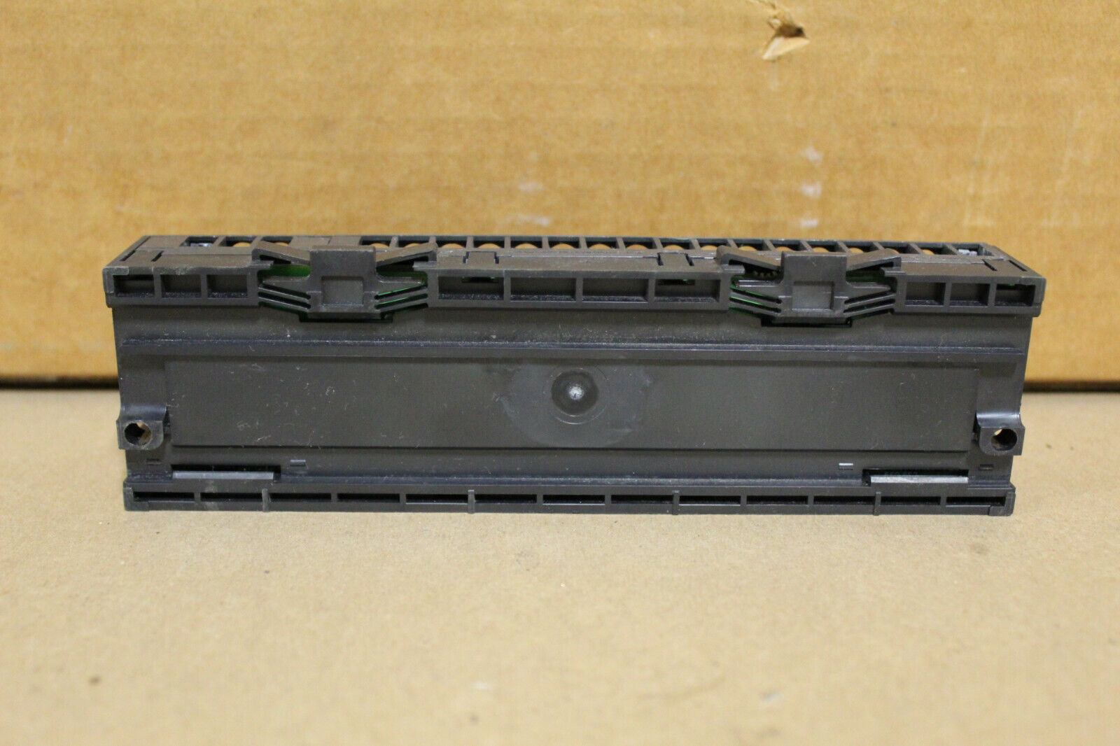 Mitsubishi AJ65SBTB2N-16R Relay Output Terminal