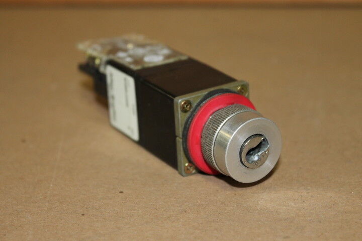 ALLEN BRADLEY 800MR-H48B KEY SWITCH- MISSING KEYS