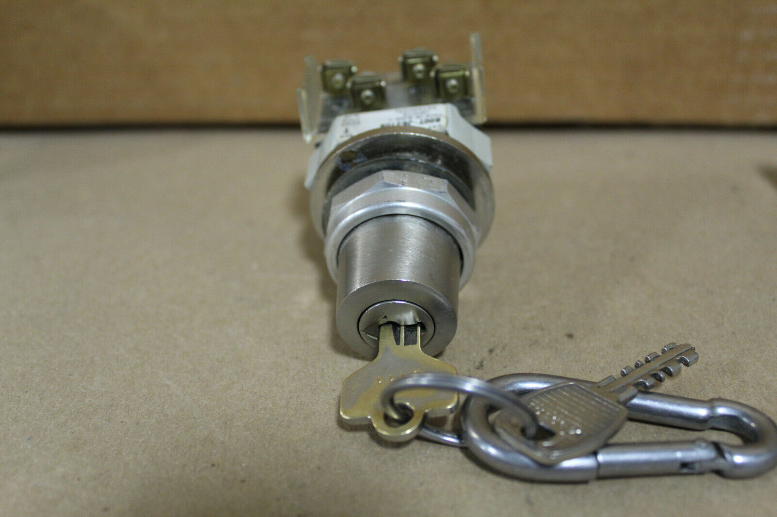 Allen-Bradley 800T-J63108 Ser. T Keyed Selector Switch